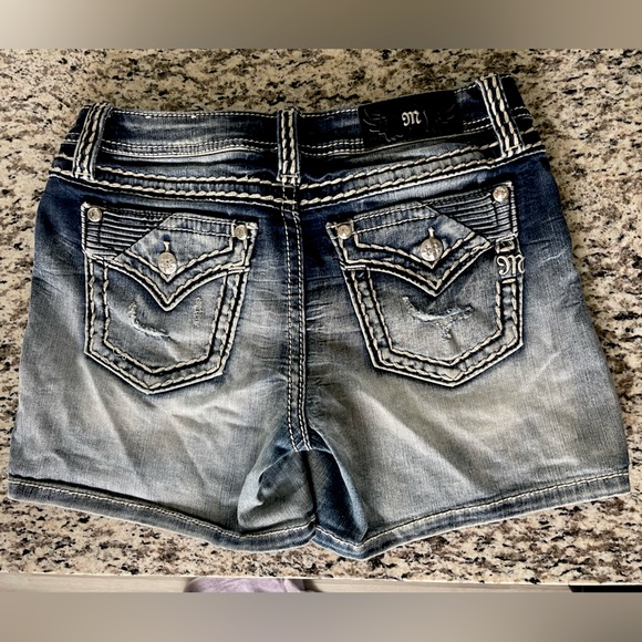 MISS ME SHORTS - Picture 1 of 8